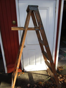 Wooden step ladder, 5.5ft...