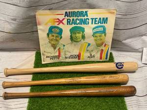 lot 15 image: AFX Racing Team & 3 Mini Bats