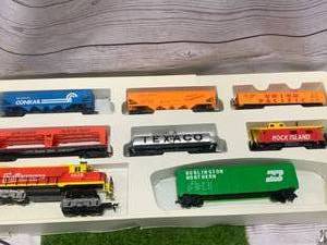 lot 21 image: Vintage  Lot of Train Cars
