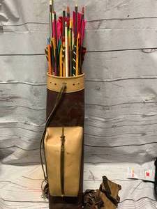 lot 32 image: Vintage Darton Bag with Arrows