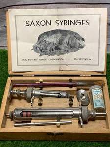 lot 33 image: Saxon Syringe Set