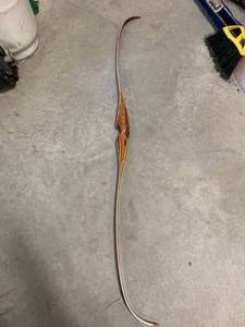 lot 43 image: Vintage Browning Zebrawood Recurve Bow 64�