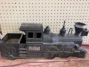 lot 60 image: Marks Ride on Pioneer 49 Locomotive Train 27� Long