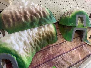 lot 61 image: Four Piece Train Set Mountains