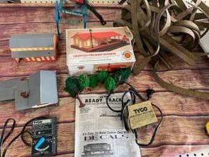 lot 64 image: Large Lot of Model Train Items