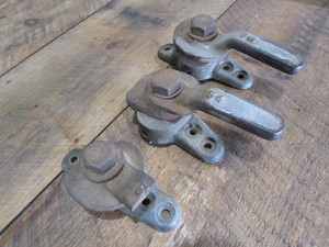 Unique manual locking devices - bas...
