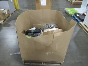 lot 366 image: WHOLESALE PALLET OF MISCELLANEOUS COMPUTER AND OFFICE ITEMS