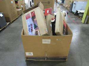 lot 504 image: WHOLESALE MIXED PALLET OF MISCELLANEOUS CHRISTMAS LIGHTS & DECORATIONS