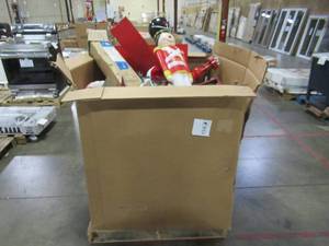 lot 507 image: WHOLESALE MIXED PALLET OF MISCELLANEOUS CHRISTMAS LIGHTS & DECORATIONS