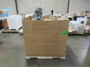 lot 508 image: WHOLESALE MIXED PALLET OF MISCELLANEOUS CHRISTMAS LIGHTS & DECORATIONS