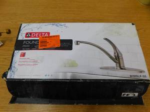 Delta Foundations Single-Handle Standard Kitchen Faucet in Stainless