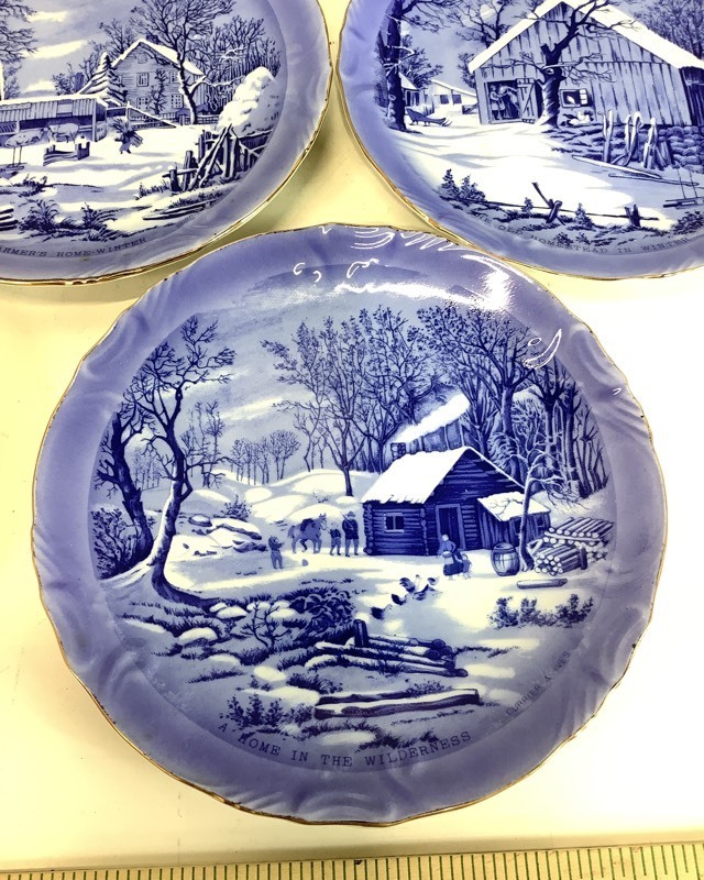 lot F077 image: Blue Collectable Plates