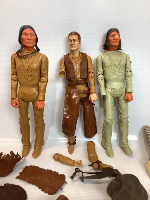 lot I007 image: Vintage Marx Chief Cherokee Indians