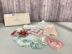 lot H092 image: Vintage Hankerchiefs