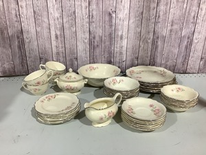 lot H101 image: Homer Laughlin Dish Set for 6