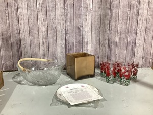 lot H115 image: Vintage Glassware
