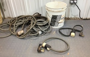 lot B039 image: Assorted Cords