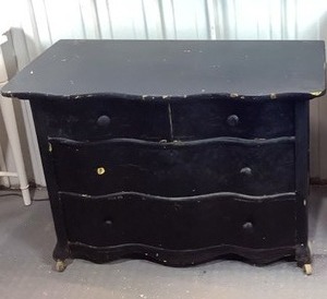 lot F140 image: Antique Dresser