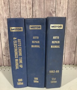 lot D043 image: Vintage Automotive Books