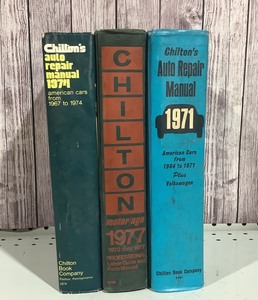 lot D042 image: Vintage Automotive Books