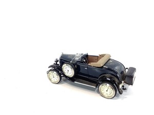 lot G054 image: Diecast Model Car With Clock