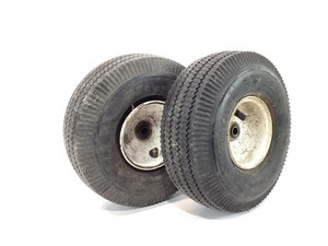 lot B081 image: Mower Tires