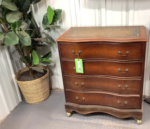 lot F058 image: Vintage Dresser
