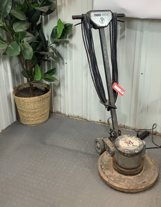 lot A026 image: Floor Polisher