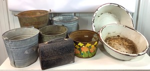lot H152 image: Metal Pails