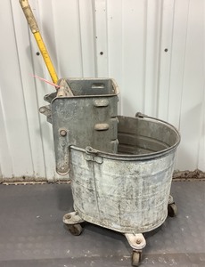 lot H166 image: Vintage Mop Bucket