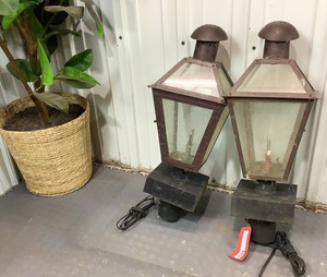 lot H168 image: Outdoor Gas Lights