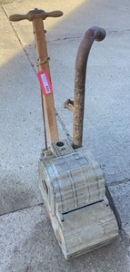 lot A018 image: Little American Floor Sander