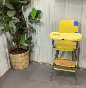 lot H179 image: Vintage Metal High Chair