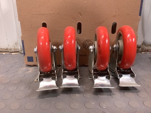 lot B189 image: Swiveling Casters