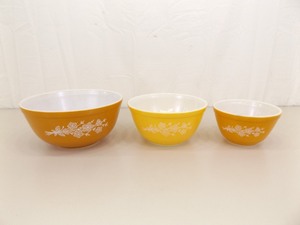 Vintage Pyrex Butterfly Gold 3 Mixing Bowl Set