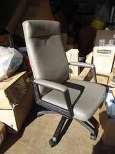 lot 60 image: Managers Chair