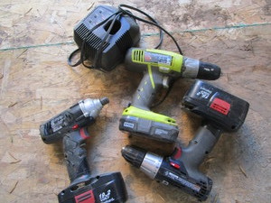 Drills, battery, charge...