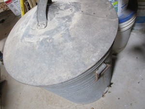 Vintage galvanized covered tub, 21...