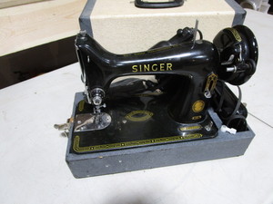 Portable Singer sewing machine - vi...