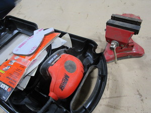 Black & Decker mouse sander & acces...