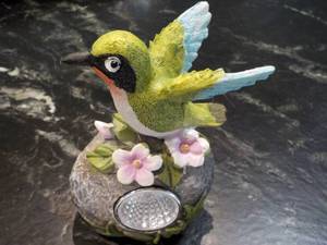 lot 72 image: Hummingbird Solar Spot Light 6high...