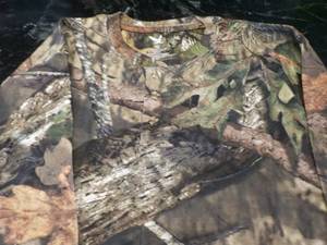 lot 79 image: Mossy Oak Long Sleeve Top size XL...