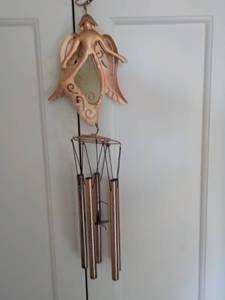 lot 82 image: Angel Chimes...