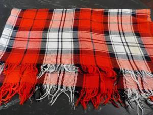 lot 100 image: Plaid 56 x 8ft Throw...