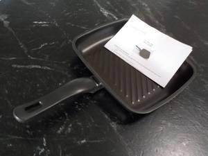 lot 103 image: Gold Coast 10 Grill Pan...