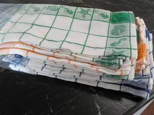 lot 106 image: Gold Coast 12 Kitchen Towel Set...