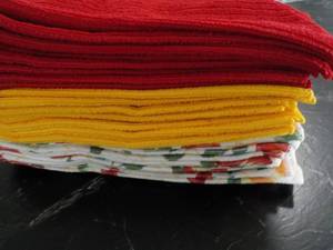 lot 108 image: Dish Cloths and Towels Kitchen Set...