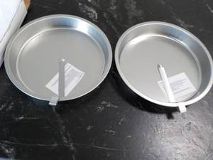 lot 116 image: Quick Release Set of 2 Cake Pans...