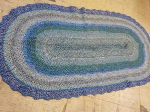 lot 30 image: Oval Braided Rug 43 x 84...