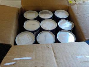 lot 38 image: 9 Cans Comet Cleaner...